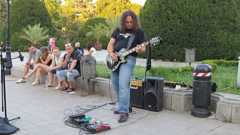 Пътепис на един уличен музикант в общината